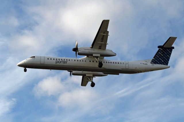 de Havilland Dash 8-400 (C-GLQO)