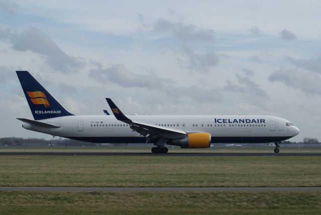 BOEING 767-300 (TF-ISN) - Icelandair B767-319ER cn30586