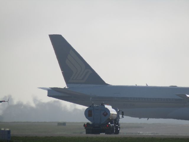Boeing 777-200 (9V-SVL)