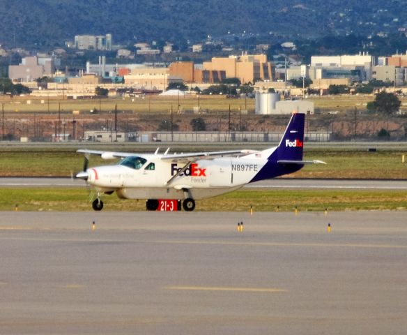 Cessna Caravan (N897FE)