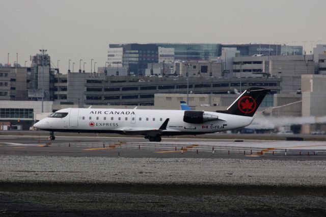 Canadair Regional Jet CRJ-200 (C-FEJA)