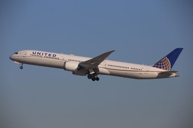 BOEING 787-10 Dreamliner (N12005)