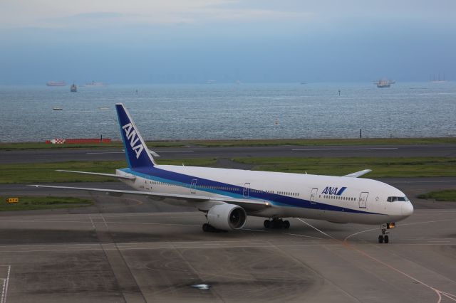 BOEING 777-300 (JA753A)