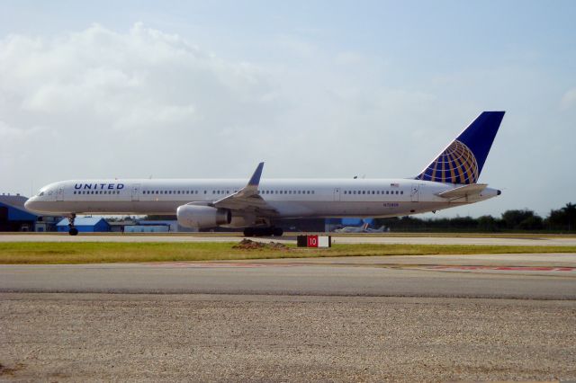 BOEING 757-300 (N75858)