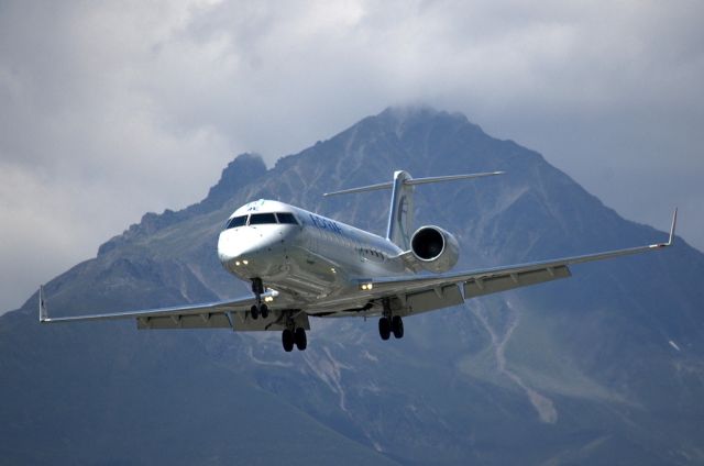 Canadair Regional Jet CRJ-200 (S5-AAE)