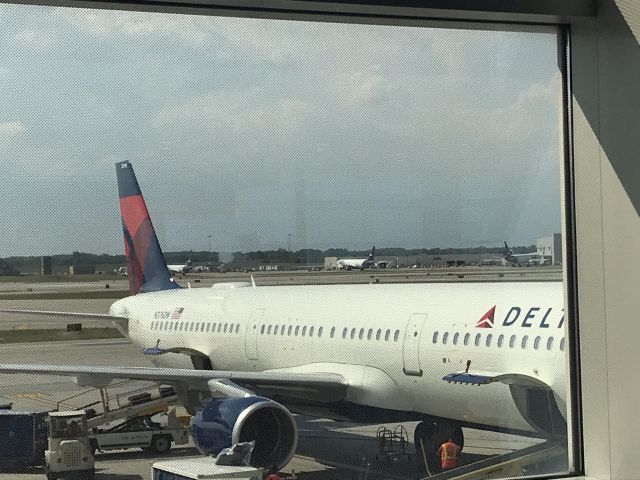 N557NW — - A Boeing 757-200 OW preparing for a flight to Orlando KMCO