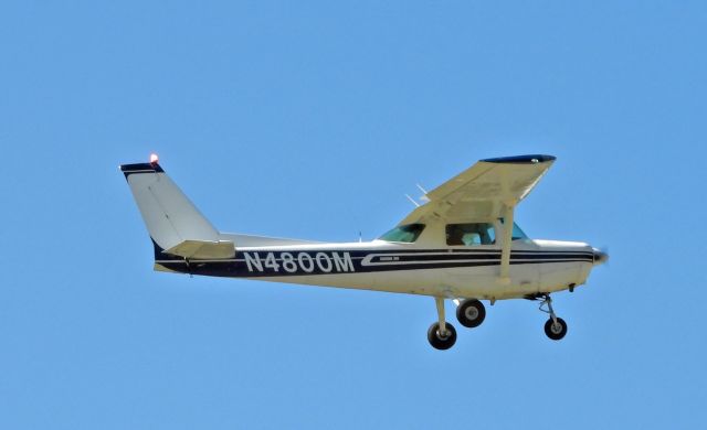 Cessna 152 (N4800M) - Downwind for 27 at Carson City