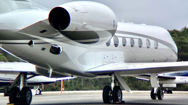Gulfstream Aerospace Gulfstream V (N550UN) - Destin Exec’s local G550. This aircraft absolutely dwarfs this smaller airport.br /br /This aircraft is a 2003 Gulfstream G550 (GV-SP), SN 5029, owned/operated privately. 12/21/22. 
