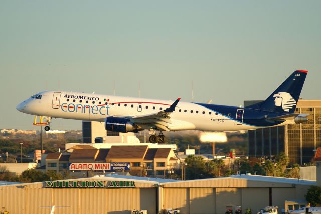 Embraer ERJ-190 (XA-ACC) - 4 arrival at sunset from the parking garage.