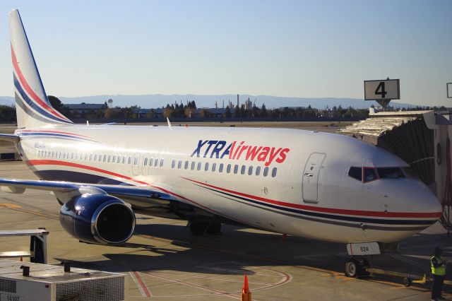 Boeing 737-800 (N624XA)