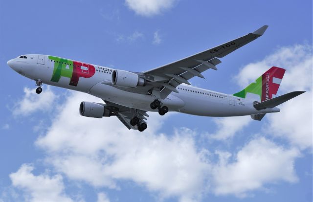 Airbus A330-200 (CS-TOO)