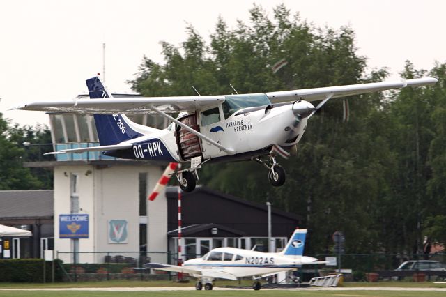 Cessna 206 Stationair (OO-HPK) - More?? Look at:  http://www.mst-aviation.nl/portal/modules.php?name=Forums&file=viewtopic&t=17733