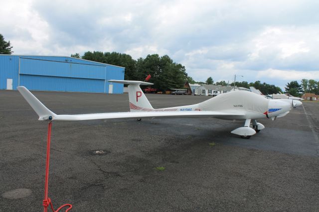 HOFFMANN H-36 Dimona (N413MG) - N413MG parked after its flight from Hazleton Muni.