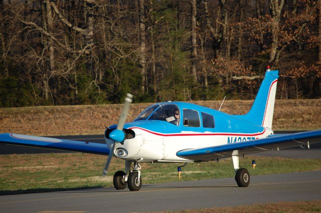 Piper Cherokee (N43077) - Piper Cherokee 140 at 8A3.