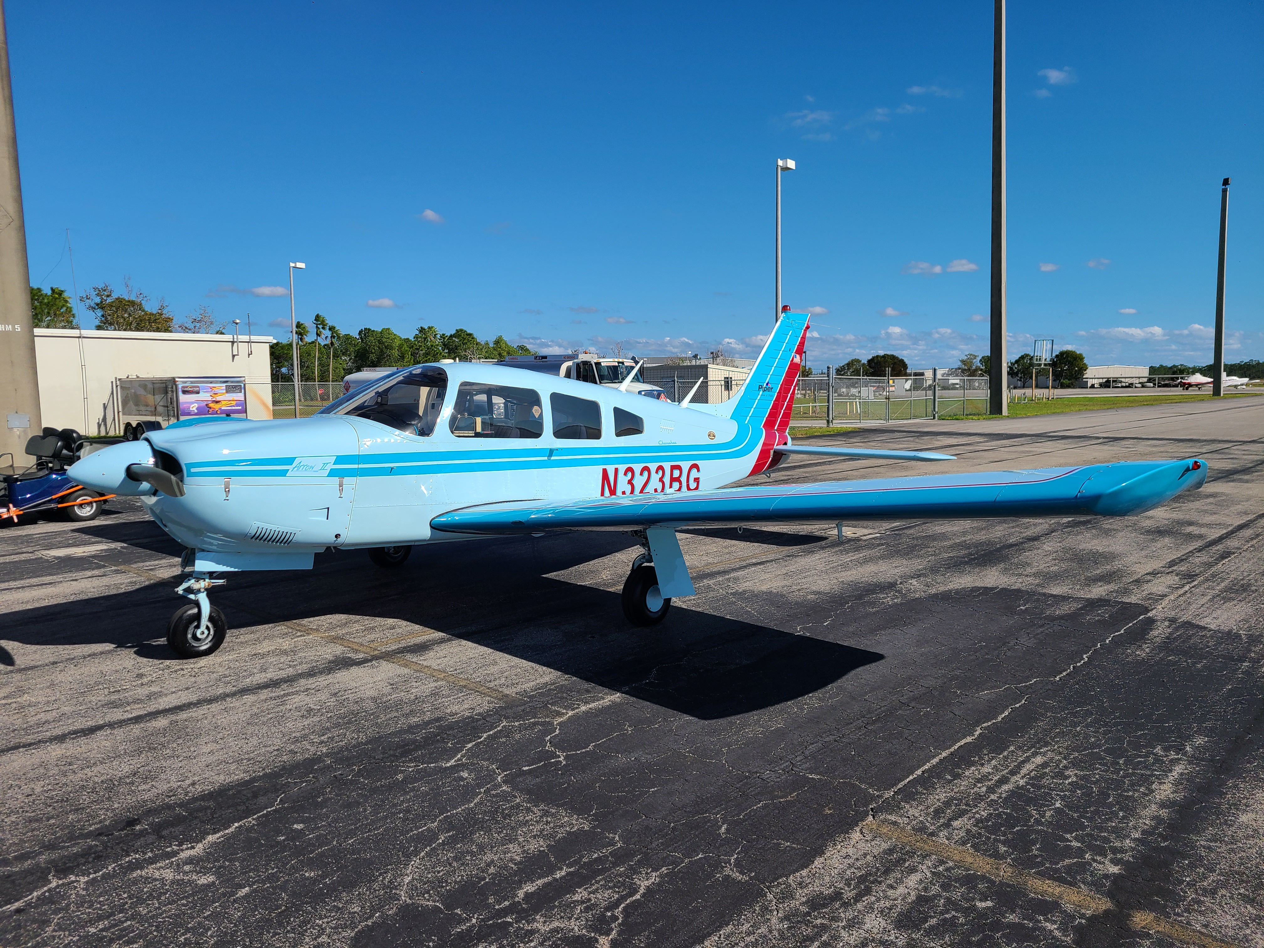 Piper Cherokee (N323BG)