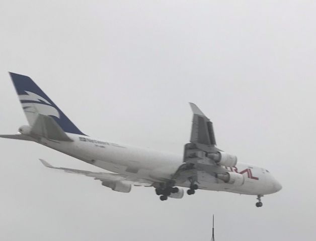 Boeing 747-400 (TF-AMU) - Runway 7 arrival! 12/31/21.