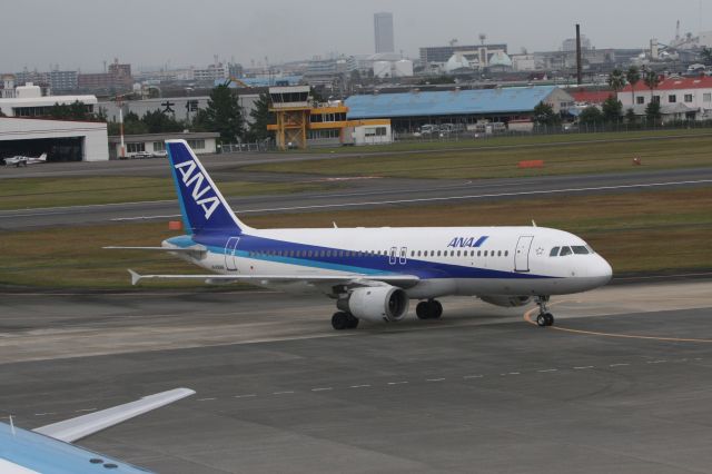 Airbus A320 (JA8388)