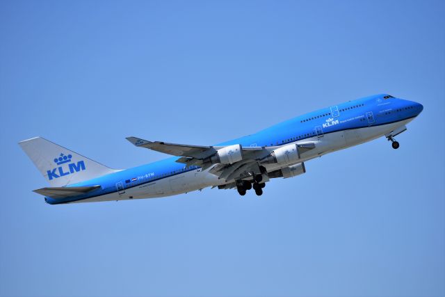 Boeing 747-400 (PH-BFW) - 10-C departure on 05-07-18.