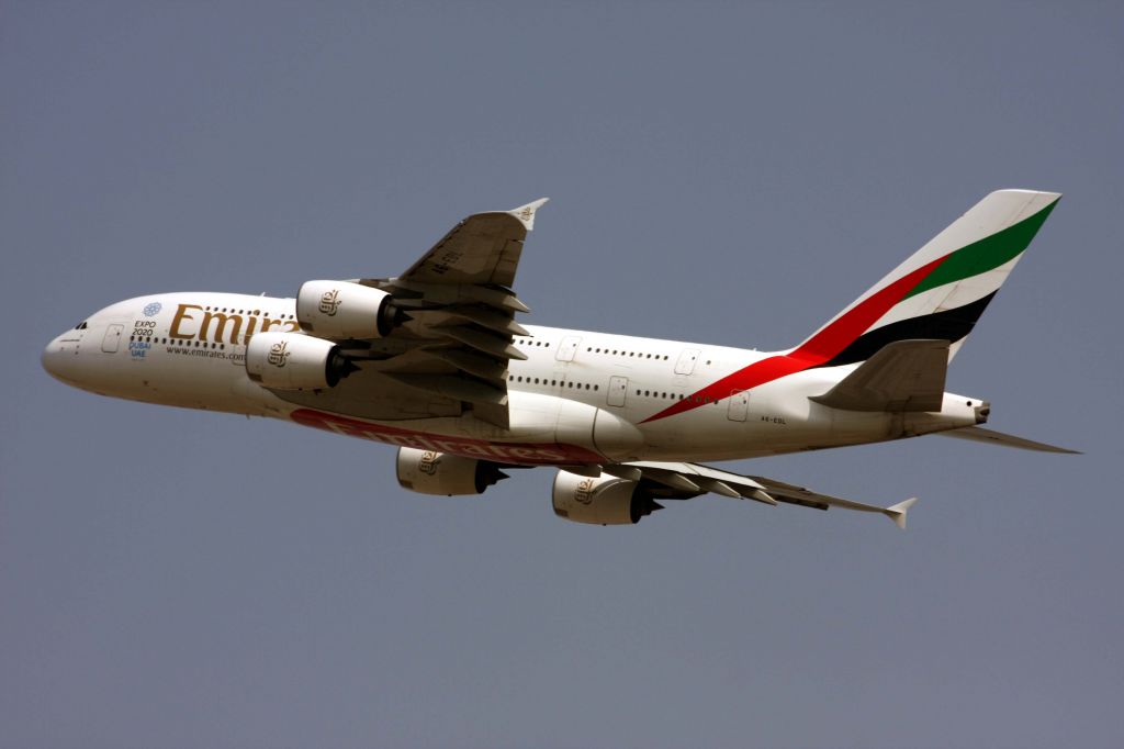 Airbus A380-800 (A6-EDL)