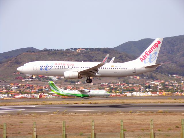Boeing 737-700 (EC-LUT)