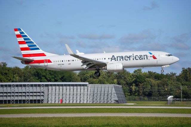 Boeing 737-800 (N987NN) - 5-L 08-30-23