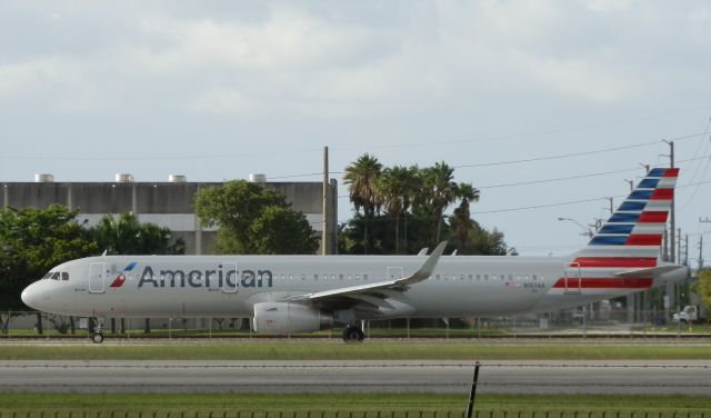 Airbus A321 (N157AA)