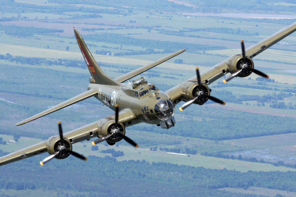 Boeing B-17 Flying Fortress (N900RW) - Boeing B-17G Flying Fortress 44-85718 - N900RW Thunderbird Lone Star Flight Museum, at Barksdale AFB Defenders of Liberty Airshow