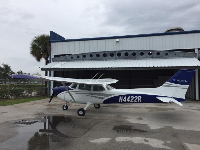 Cessna Skyhawk (N4422R)