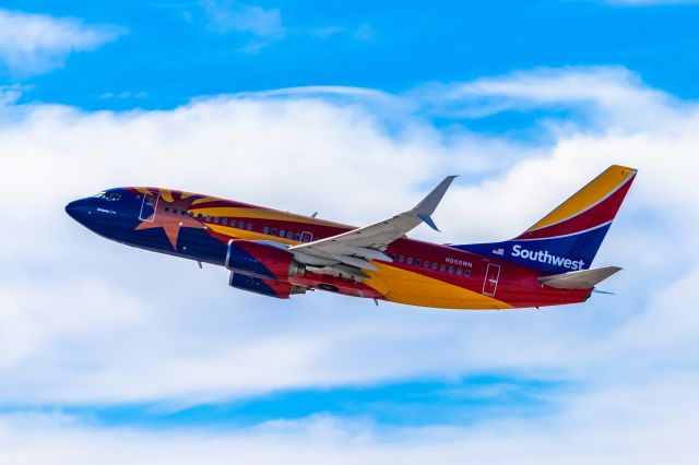 Boeing 737-700 (N955WN) - Southwest Airlines 737-700 in Arizona One special livery taking off from PHX on 11/5/22. Taken with a Canon 850D and Tamron 70-200 G2 lens.