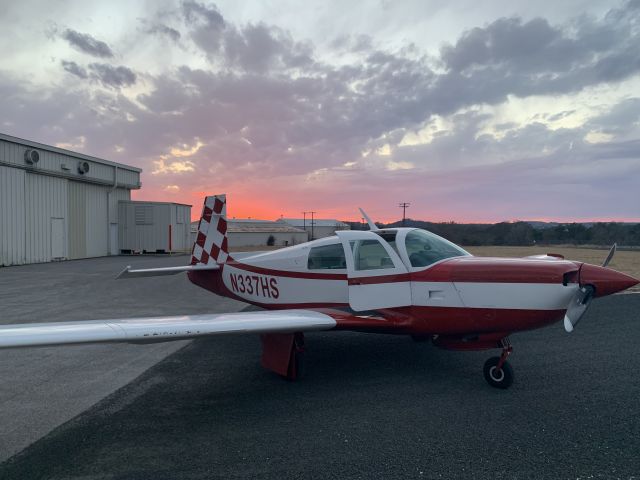 Mooney M-20 Turbo (N337HS)