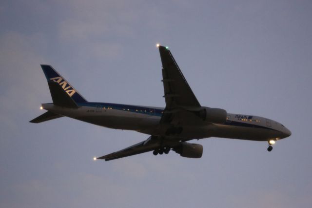 Boeing 777-200 (JA717A)