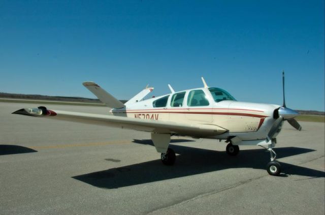 Beechcraft 35 Bonanza (N5704V) - 1966 V35