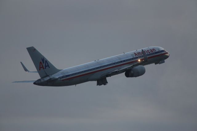 Boeing 757-200 (N631AA)