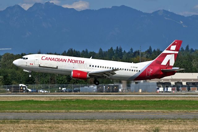 BOEING 737-400 (C-FFNF)