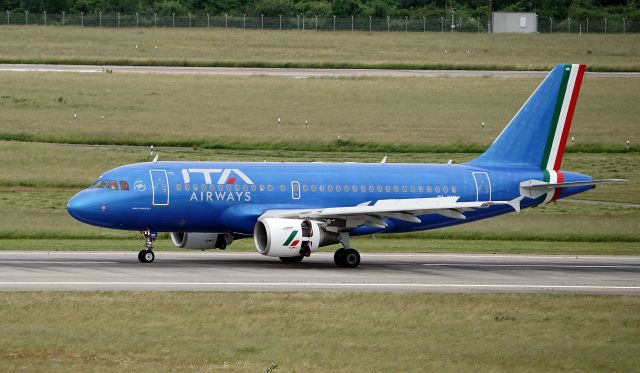 EI-IMM — - After Landing at DUS/EDDL, 06. jun 2022