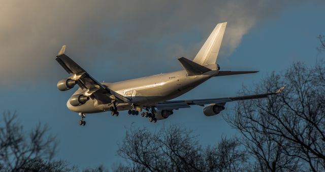 Boeing 747-400 (N407KZ)