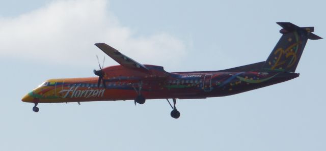 de Havilland Dash 8-400 (N425QX)