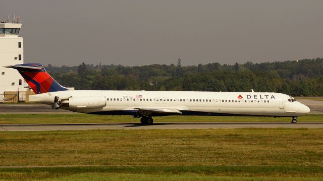 McDonnell Douglas MD-88 (N911DE)