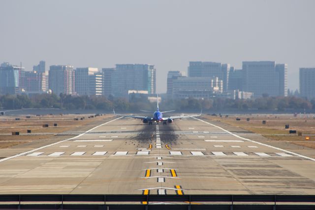 Boeing 737-700 (N7713A)