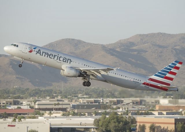 Airbus A321 (N169UW)