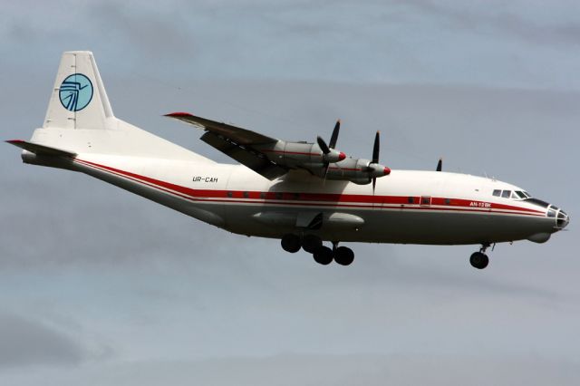 Antonov An-12 (UR-CAH) - Antonov 12BK