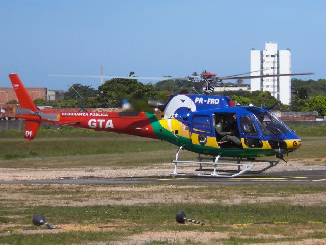 Eurocopter AS-350 AStar (PR-FRO) - Pouso no aerodrómo SISG.