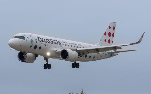 Airbus A320neo (OO-SBA) - Brussels Airlines landing on RWY 27L at London-Heathrow 14/0ct/2024