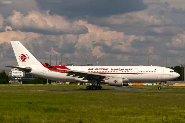 Airbus A330-200 (7T-VJY)