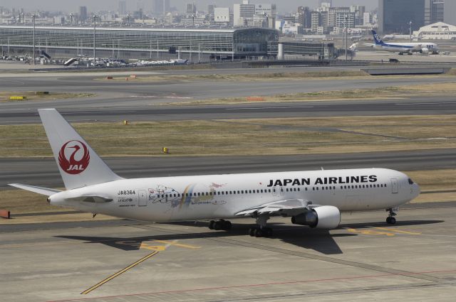 BOEING 767-300 (JA8364) - Taxing at Tokyo-Haneda Intl Airport on 2014/03/16 "Habatake Nihon! Miraiwo Nosete"