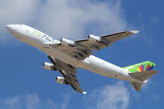 Boeing 747-400 (TC-MCT) - 16/03/2022:  Cargo flight to Almaty (ALA), Kazakhstan, after T/O from runway 26.