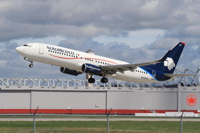 Boeing 737-800 (N342AM)