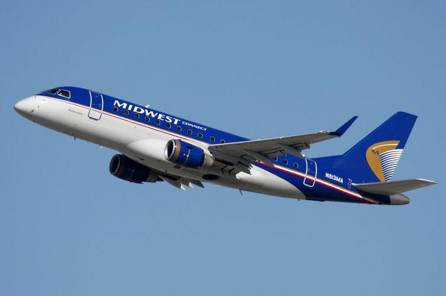 Embraer 170/175 (N813MA) - Midwest Connect (Republic Airlines) N813MA (FLT RPA2350) departing RWY 25R enroute to Kansas City Int'l (KMCI).