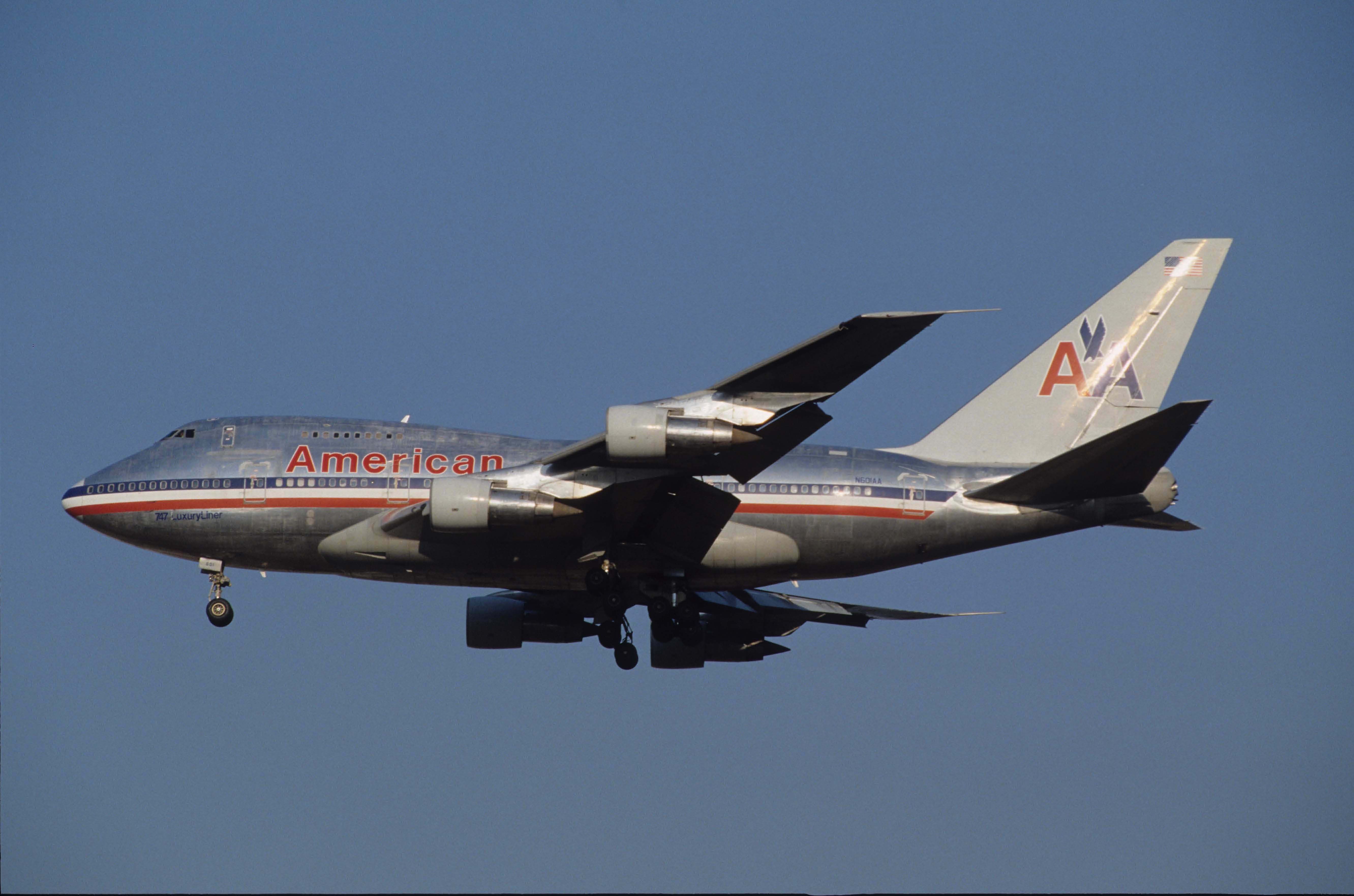 BOEING 747SP (N601AA) - Final Approach to Narita Intl Airport Rwy34 on 1991/01/21