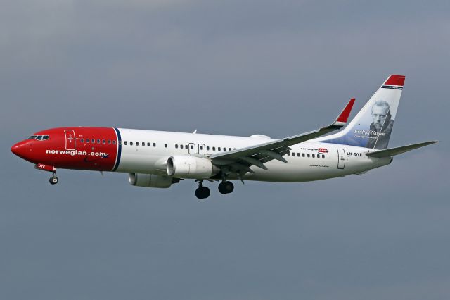 Boeing 737-800 (LN-DYF)